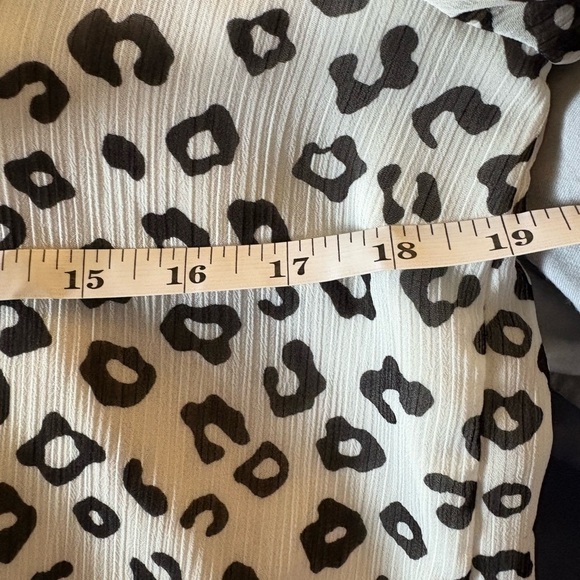 LOFT Black&Cream Ruffled Bib Collar 
Long sleeve Blouse - Picture 4 of 7